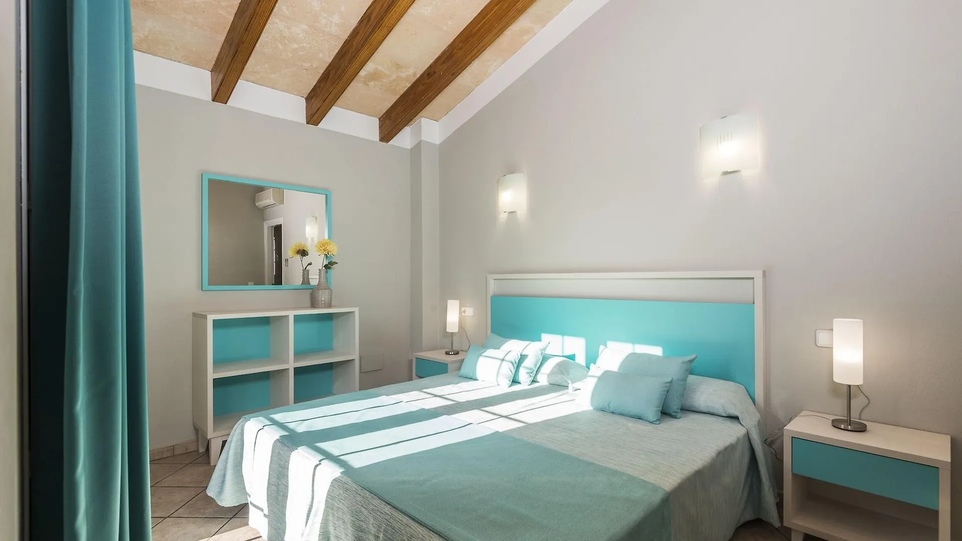 Apartamentos Maribel Cala Blanca  España