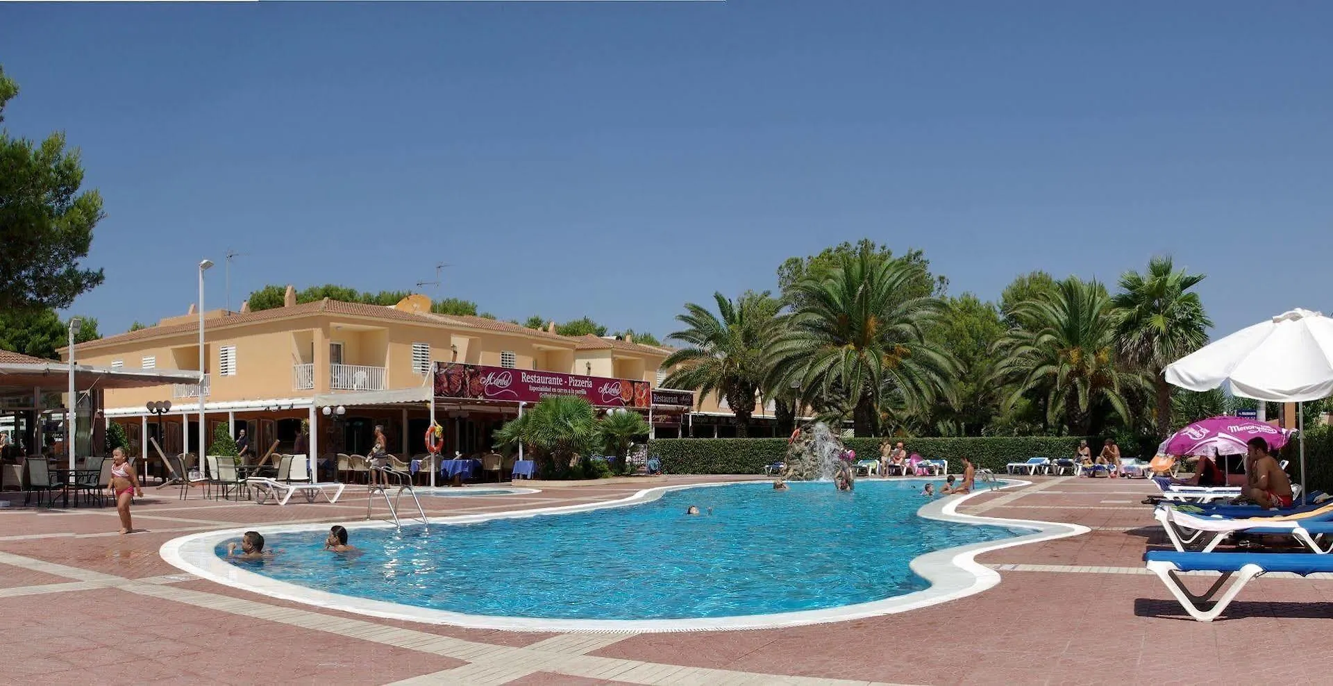 Villa Apartamentos Maribel Cala Blanca  España