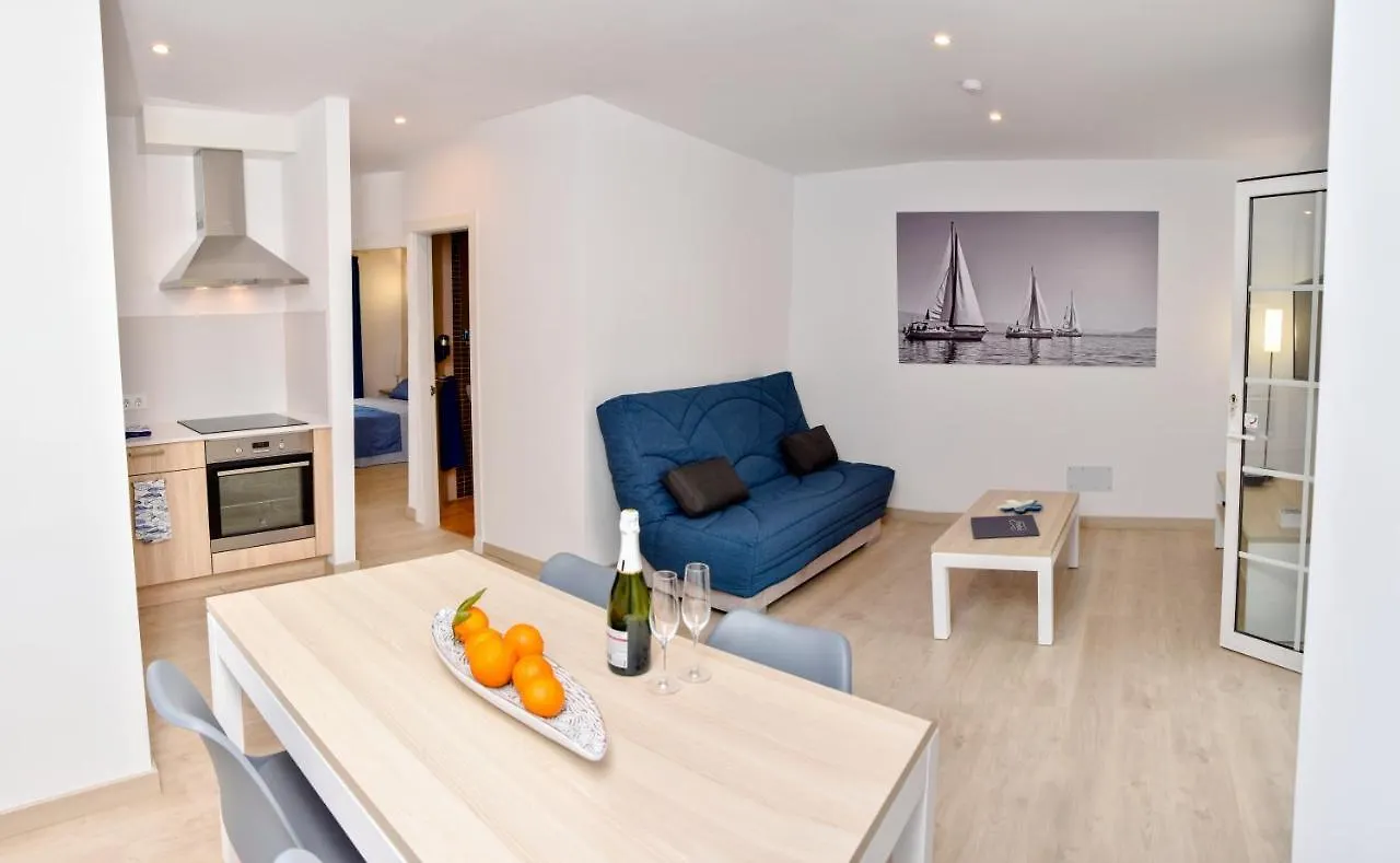 Villa Apartamentos Maribel Cala Blanca  España