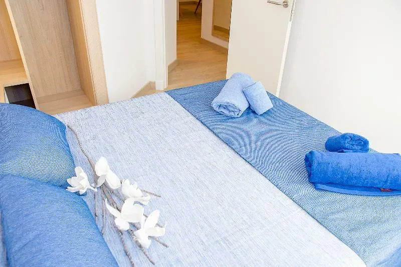 Villa Apartamentos Maribel Cala Blanca  España