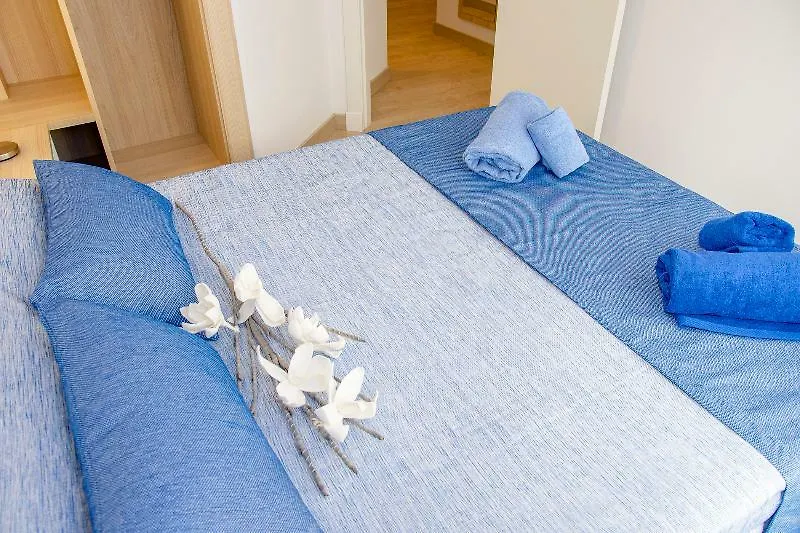 Apartamentos Maribel Cala Blanca  España