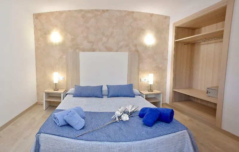 Villa Apartamentos Maribel Cala Blanca  España